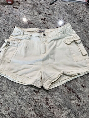 Sixty-SiX Cargo Shorts in White Size 13